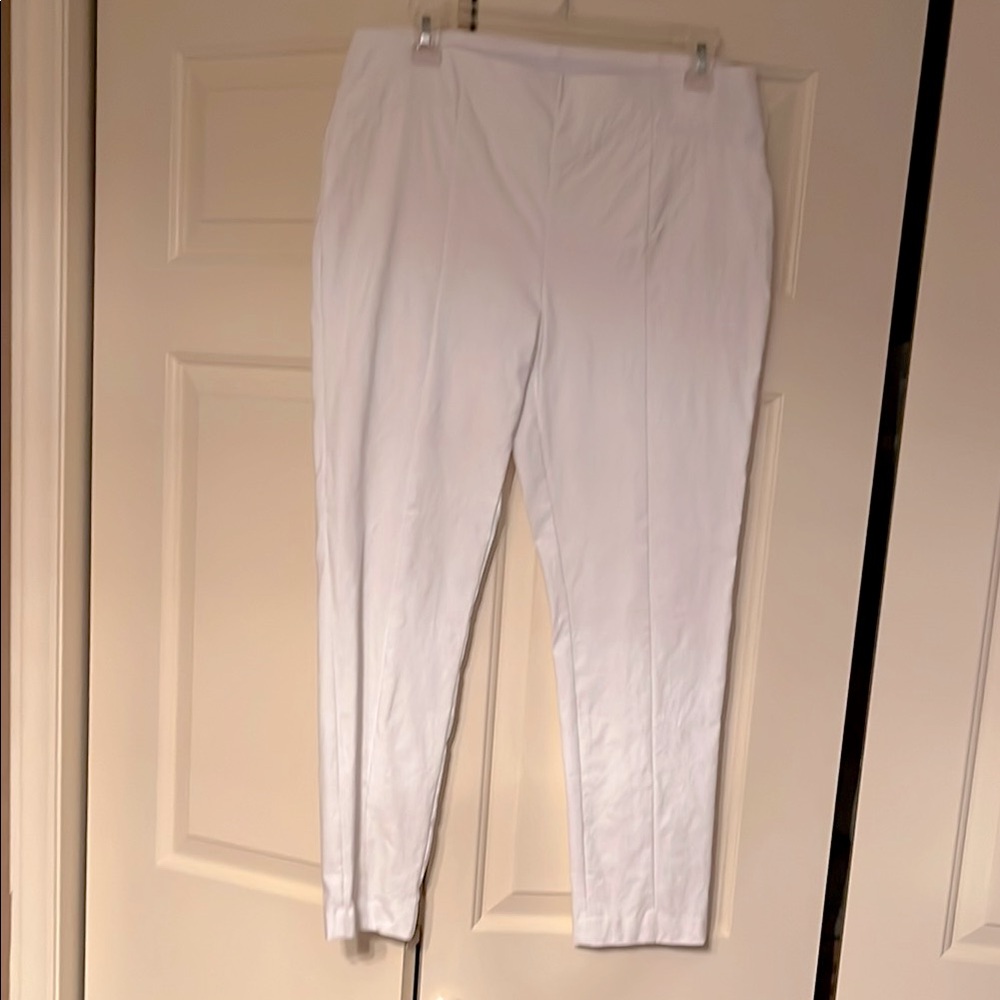 Women’s White Slimming Ankle Pant